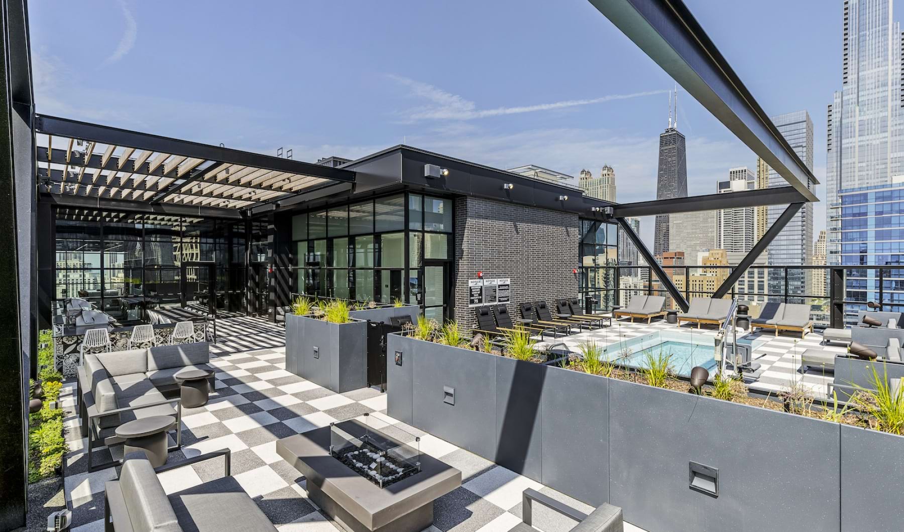Sophisticated River North Luxury Apartments and Living: The Leo