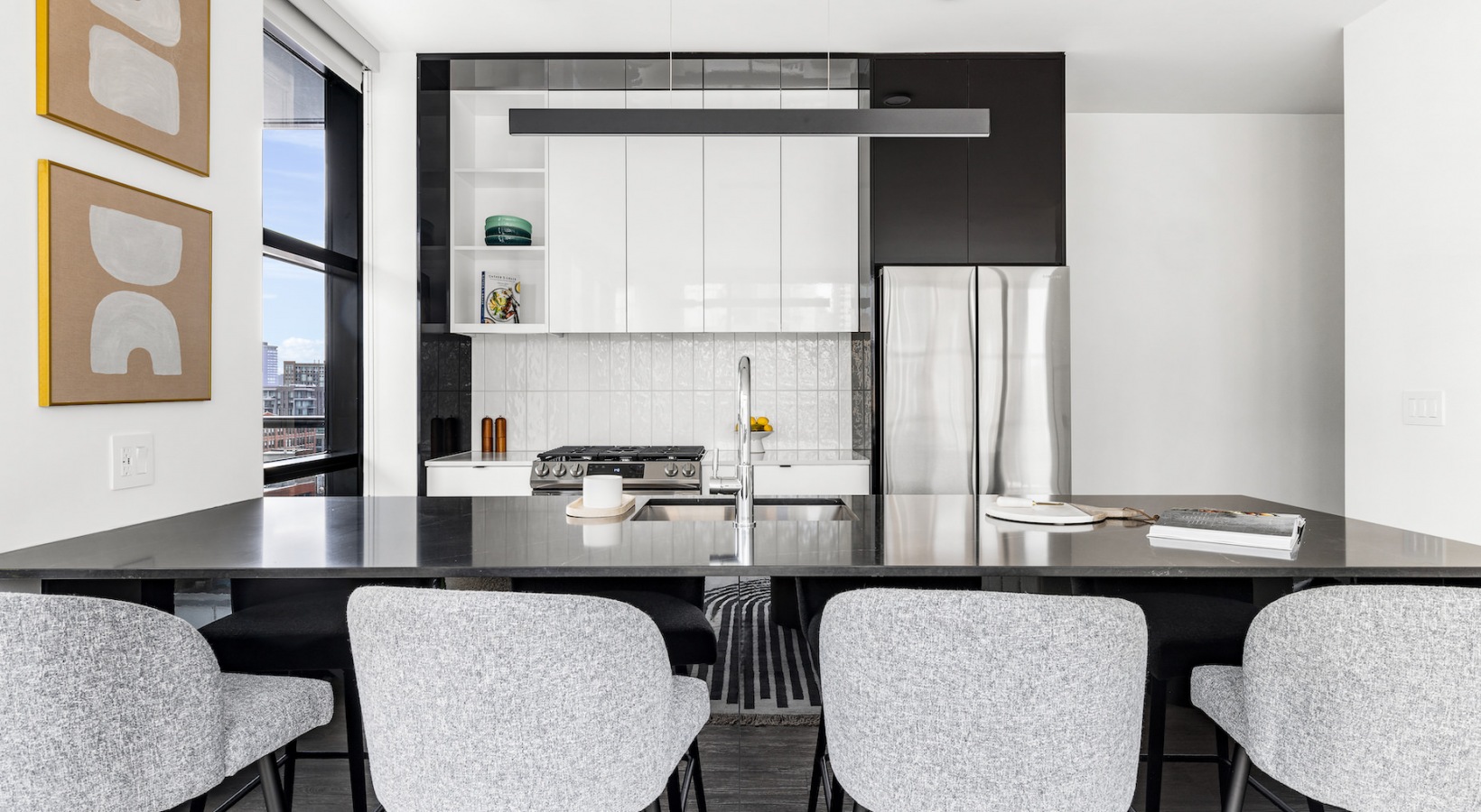 Take a Virtual Tour of The Top Chicago Luxury Apartments River North