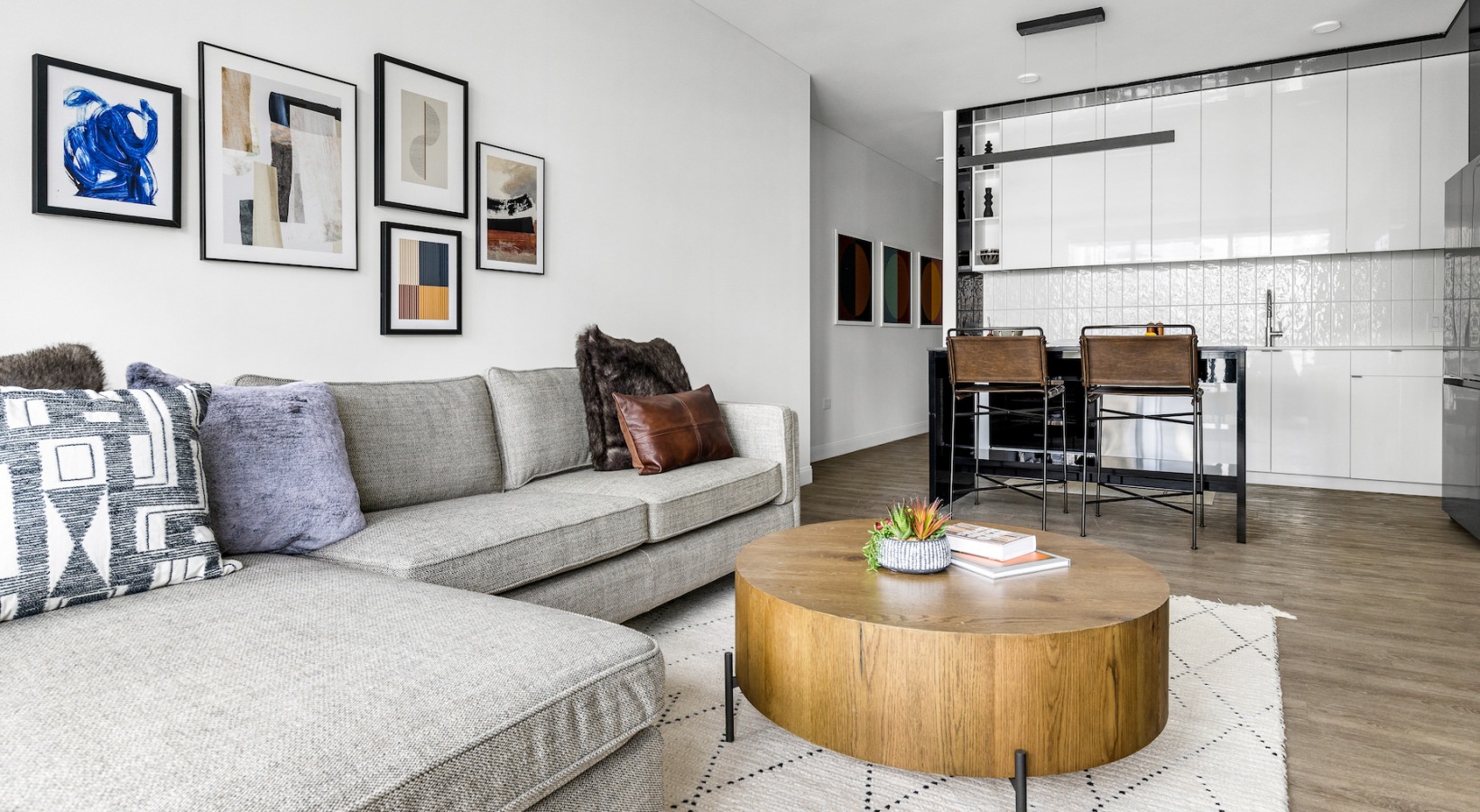 Take a Virtual Tour of The Top Chicago Luxury Apartments River North